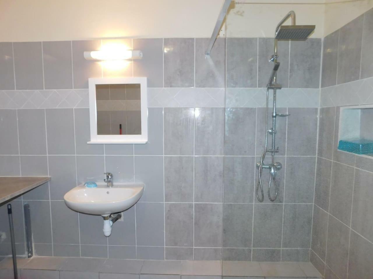 Charmant Petit T2 Dans Maison Vieux-Bourg ภายนอก รูปภาพ